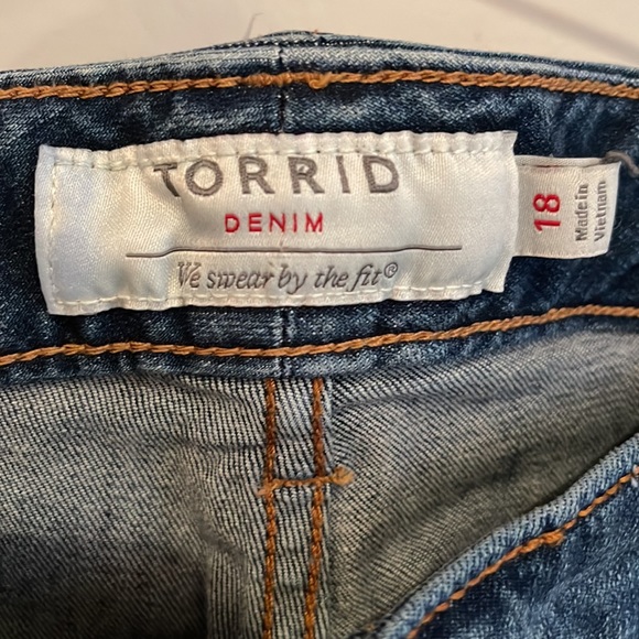 Torrid Flare - Picture 2 of 4